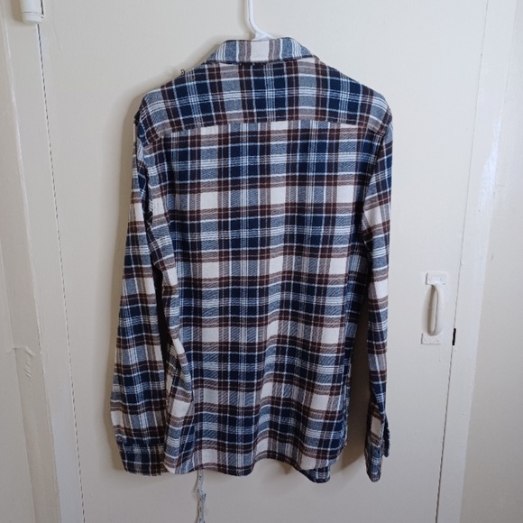 Men's beautiful tan plaid shirt. Size small. - Picture 8 of 14